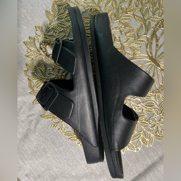 🔥🔥🔥MIA Black Open Toed Arch Support Waterproof Buckled Sandals - Picture 3 of 6